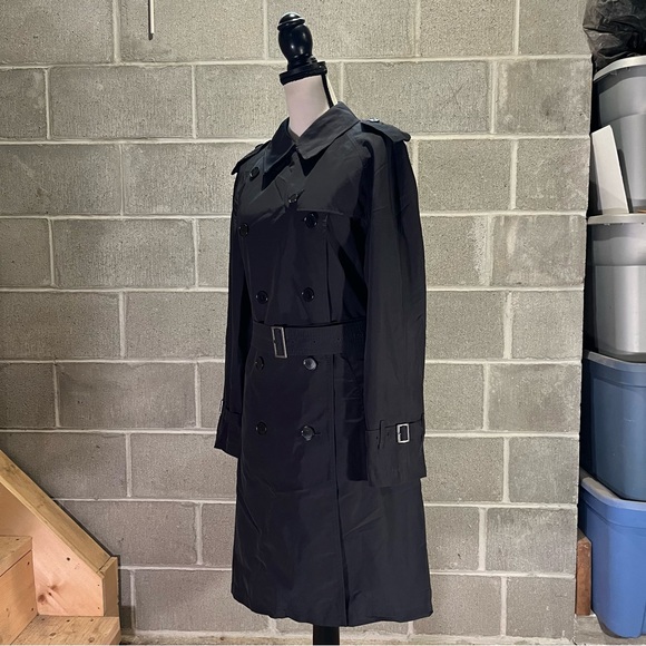 Burberry trench coat. - Picture 5 of 16